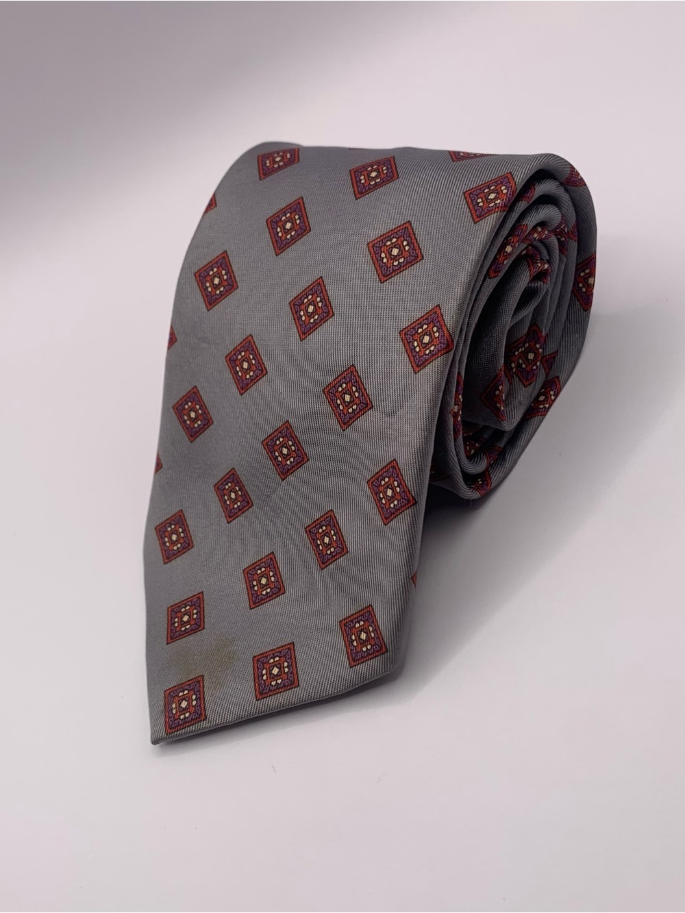 Classic Gray Tie with Burgundy Medallion Pattern 0103 business formal interview